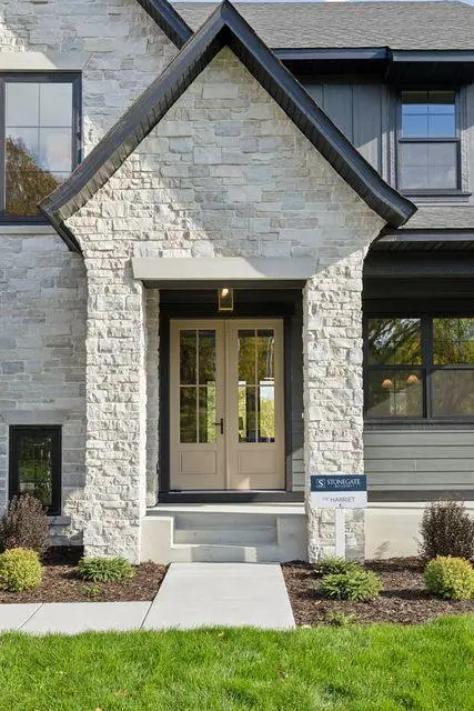 9511 Eagle Ridge Road, Chanhassen, MN 55317