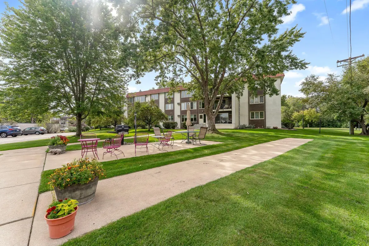 4401 Parklawn Avenue #105W, Edina, MN 55435 - Image #1