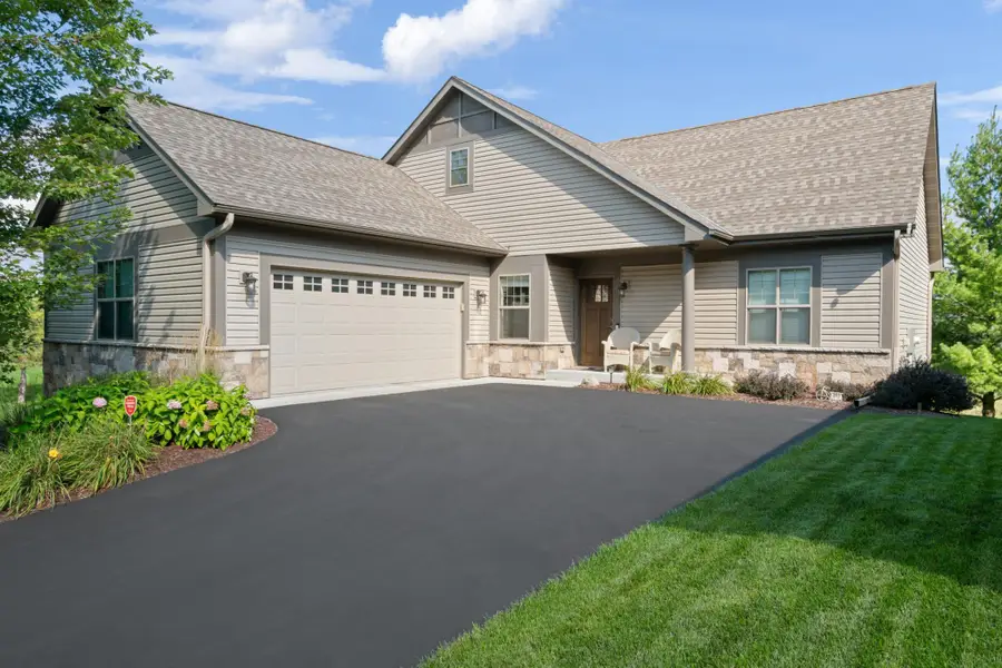 115 Crest Drive, Carver, MN 55315 - Image #2