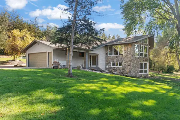 326 S Cove Road, Hudson, WI 54016