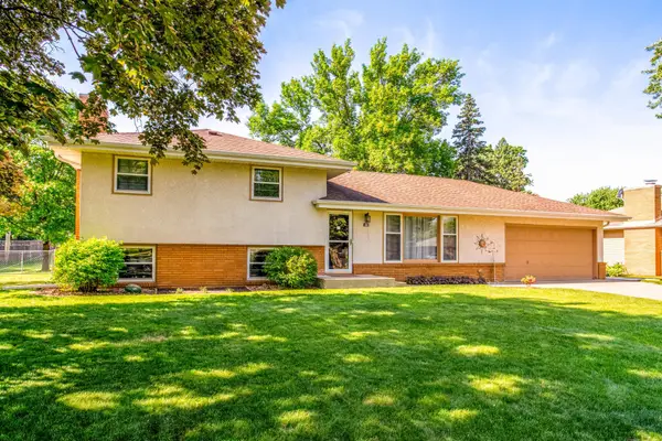 80 Logan Parkway Ne, Minneapolis, MN 55432