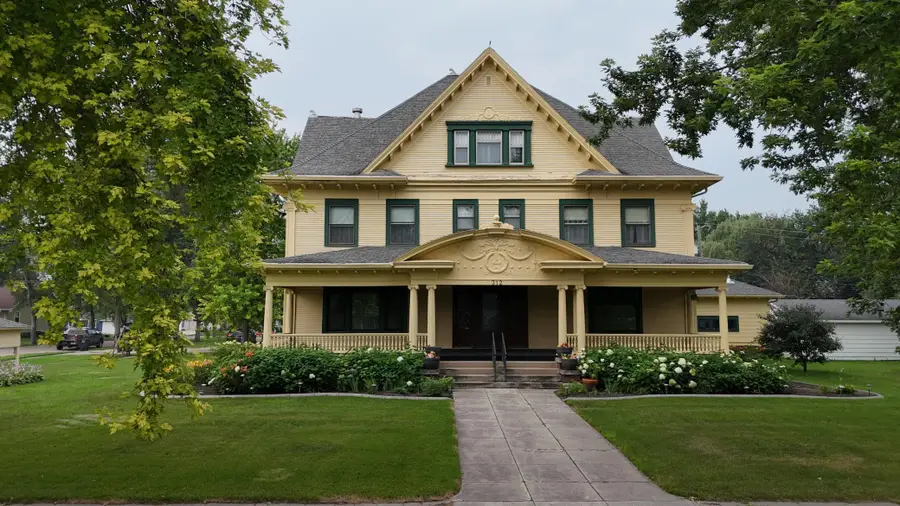 312 10th Avenue N, Casselton, ND 58012 - #2