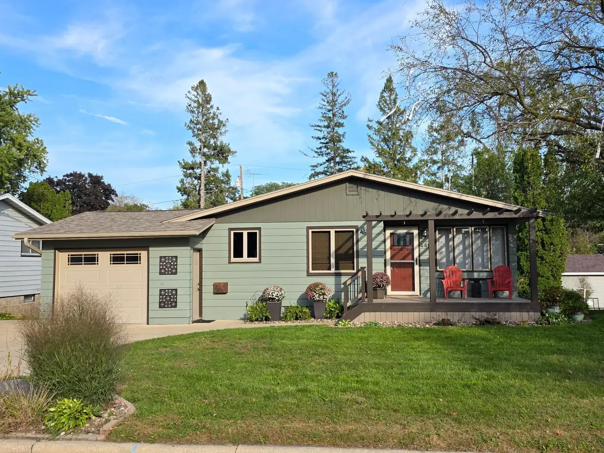 445 6th Street Sw, Plainview, MN 55964 - #1