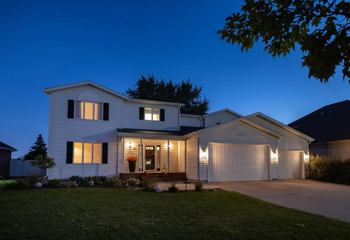 916 42nd Avenue N, Fargo, ND 58102 - Image #1