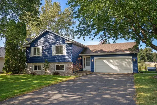 2678 Henslow Avenue N, Saint Paul, MN 55128