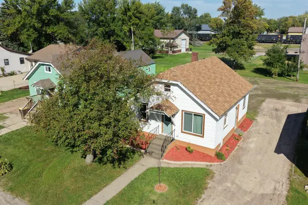 320 Dupont Avenue Nw, Renville, MN 56284