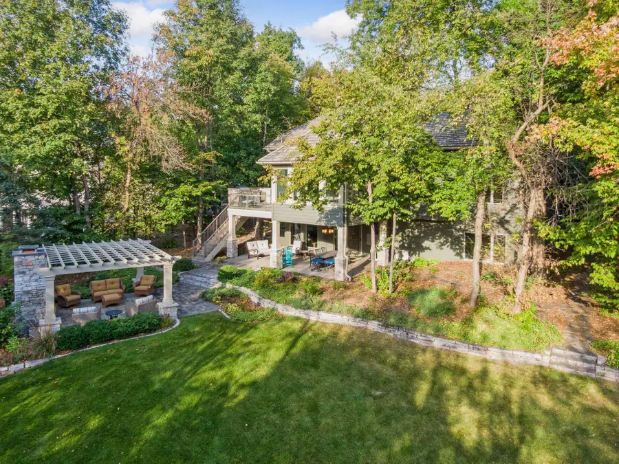 8673 Sherwood Bluff, Eden Prairie, MN 55347 - #2