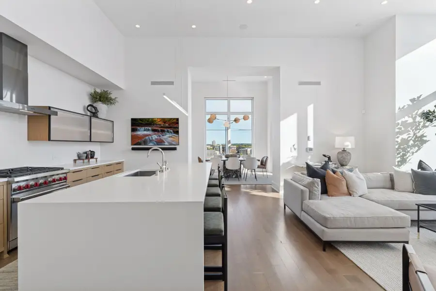 1111 W River Parkway #8D, Minneapolis, MN 55415 - Image #2