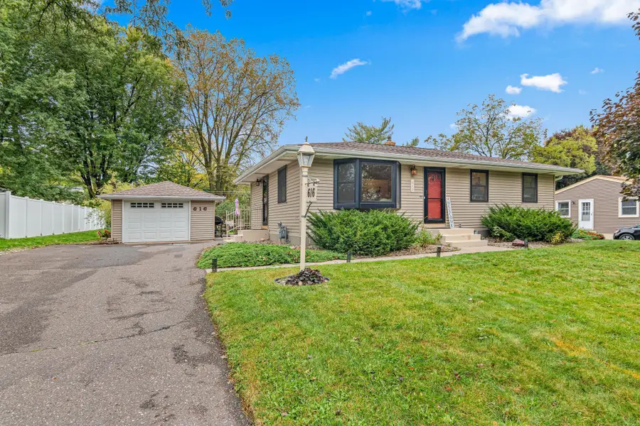 616 Hattie Lane, Woodbury, MN 55125 - Image #2