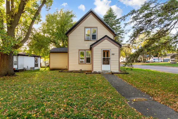302 S Renville Street, Winthrop, MN 55396