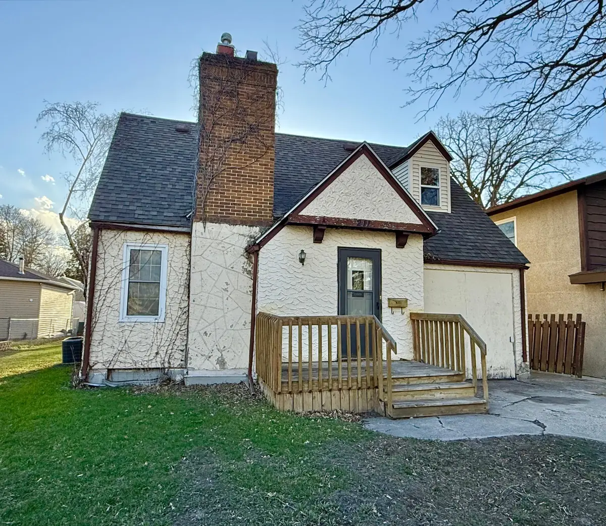 211 Kendall Avenue N, Thief River Falls, MN 56701 - #1