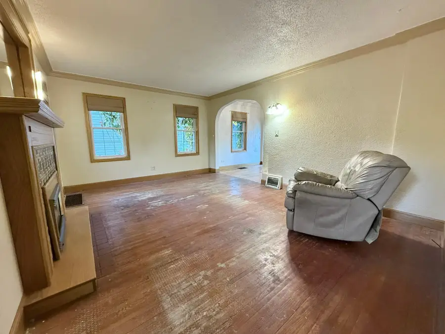 211 Kendall Avenue N, Thief River Falls, MN 56701 - #3