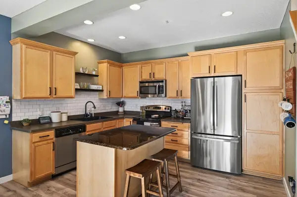 2429 121st Circle Ne #E, Minneapolis, MN 55449