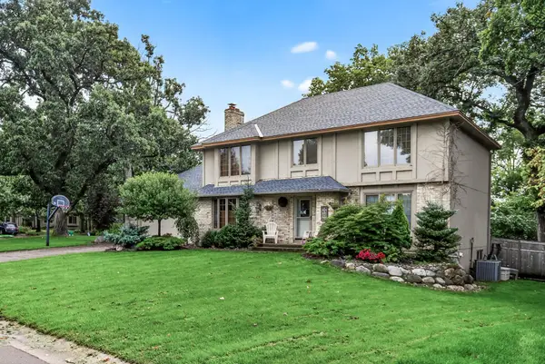 8593 Coachmans Lane, Eden Prairie, MN 55347