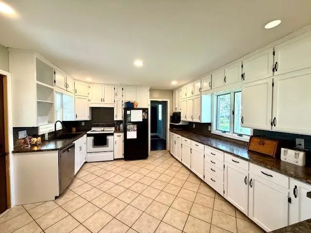 420 Winnebago Street S, Caledonia, MN 55921 - Image #2