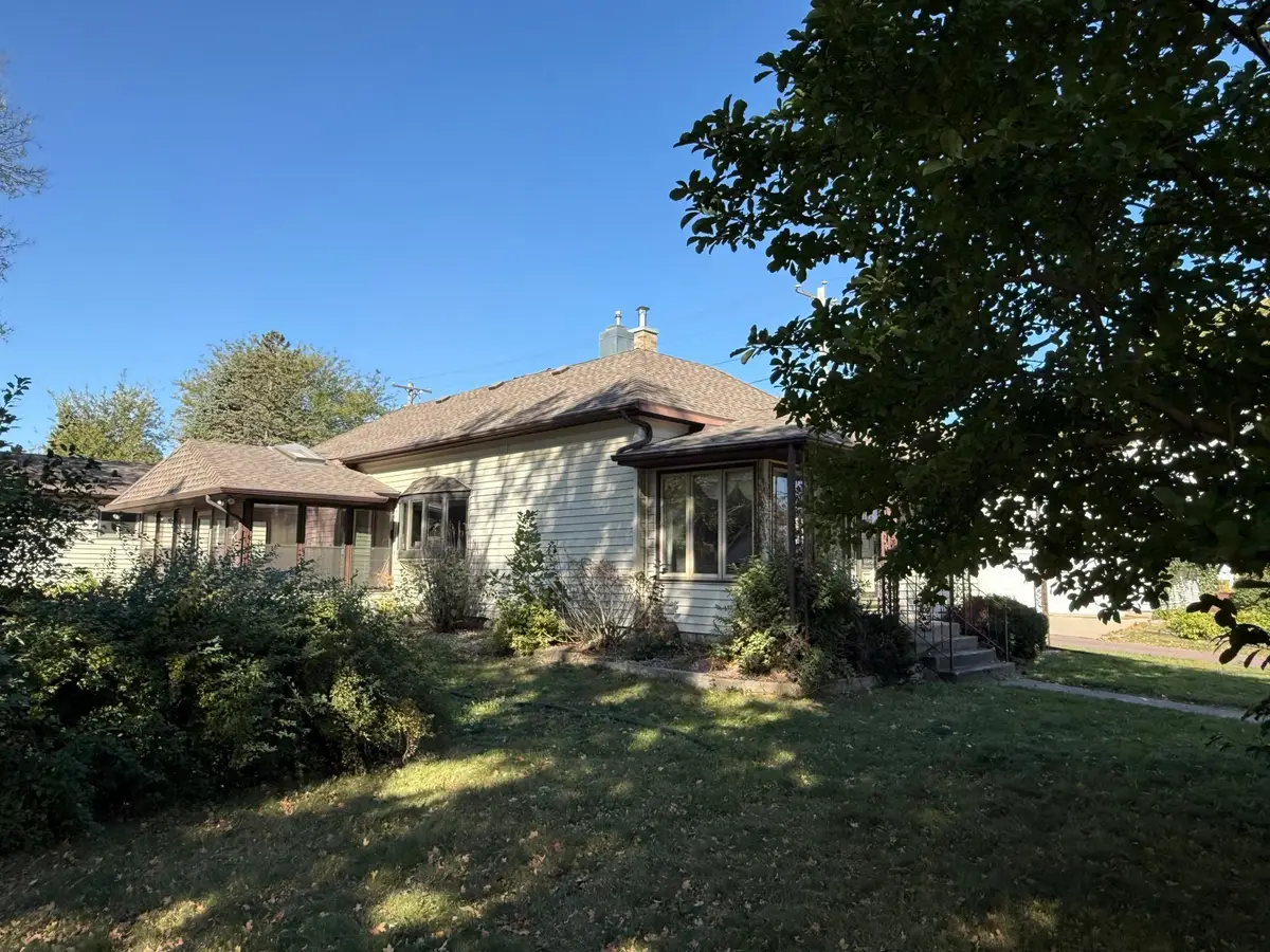 810 S Mill St, Redwood Falls, MN 56283 - #1