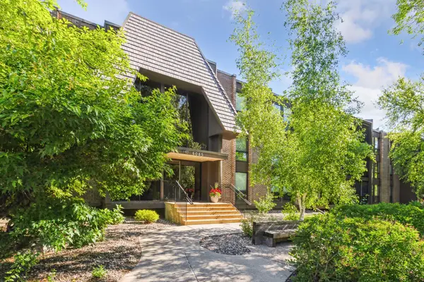 6085 Lincoln Drive #214, Edina, MN 55436