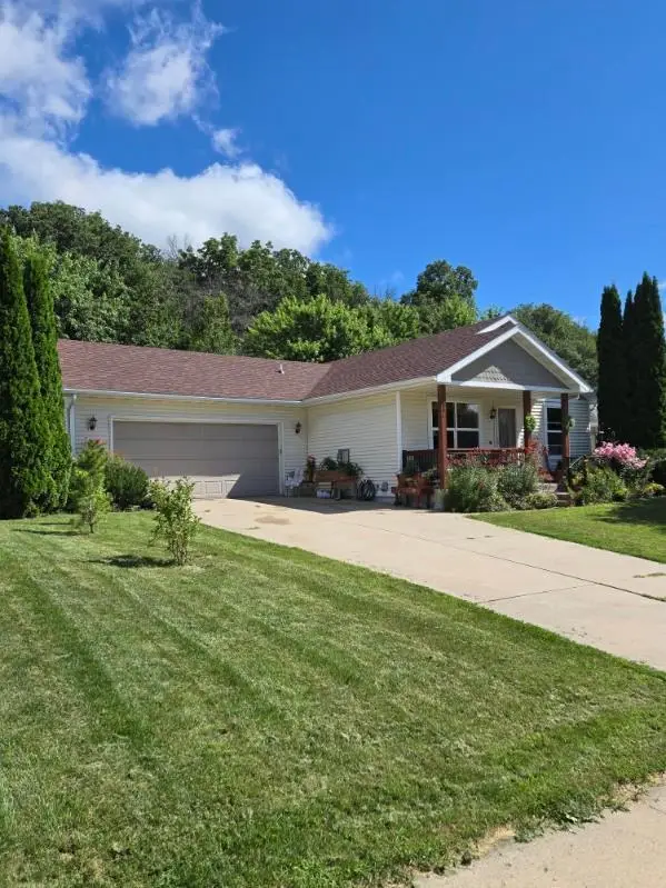 544 6th Street Sw, Pine Island, MN 55963 - #1