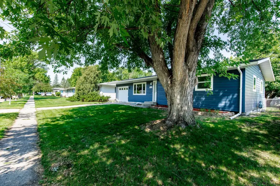 226 10 1/2 Avenue W, West Fargo, ND 58078 - #3