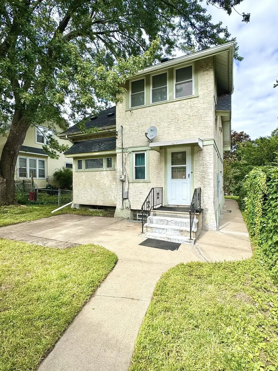 1082 Hawthorne Avenue E, Saint Paul, MN 55106 - #2