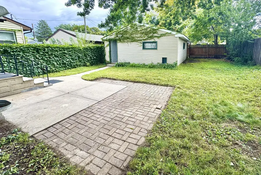 1082 Hawthorne Avenue E, Saint Paul, MN 55106 - #3