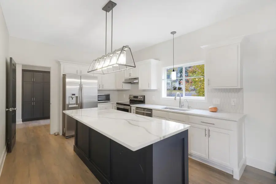 21305 Hytrail Circle, Lakeville, MN 55044 - Image #3