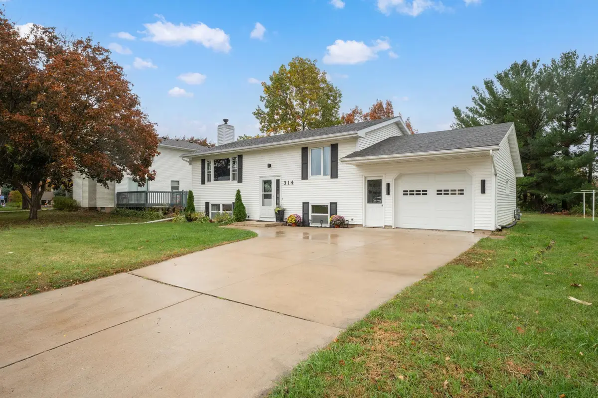 314 7th Street Sw, Eyota, MN 55934 - #1