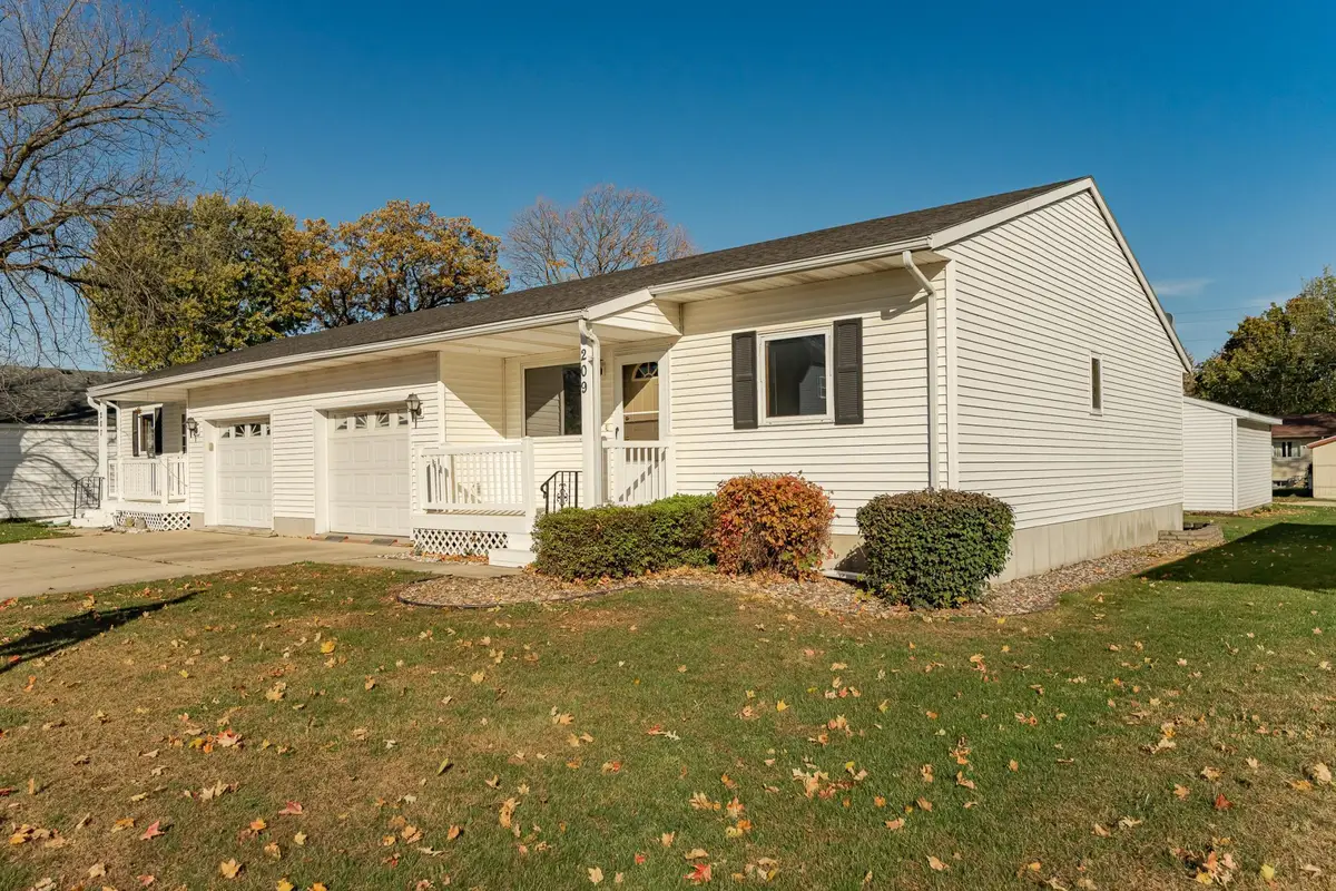 209 E Henry Street, Le Roy, MN 55951 - Image #1
