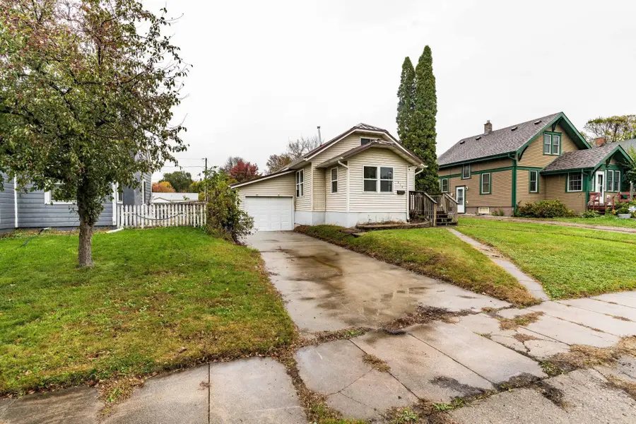 414 W Maple Avenue, Fergus Falls, MN 56537 - Image #2