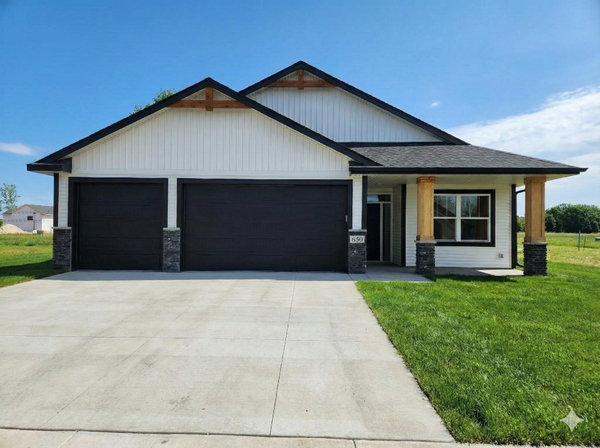 630 7th Avenue Ne, Isanti, MN 55040