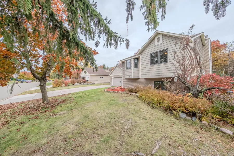 1568 Lakewood Drive N, Saint Paul, MN 55119 - Image #3