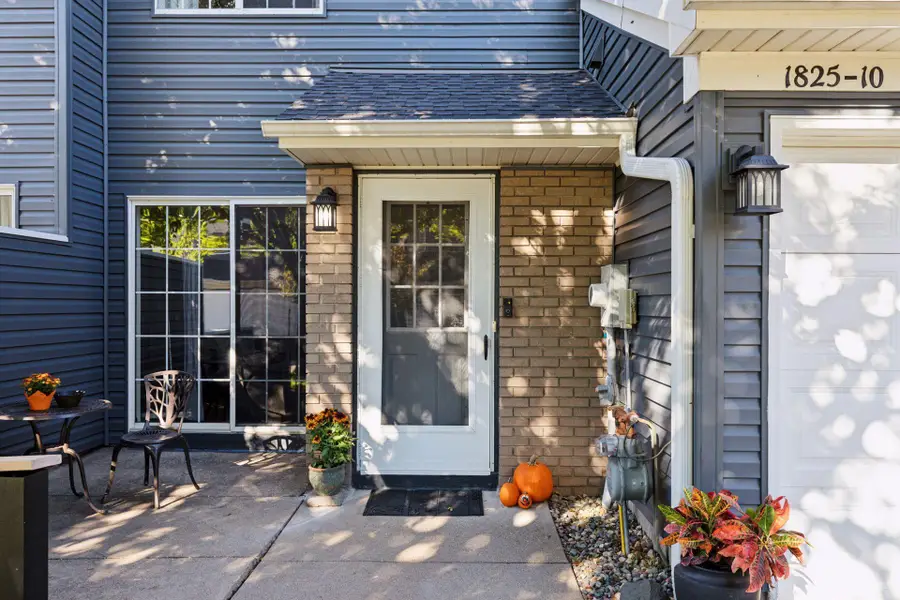 1825 Donegal Drive #10, Woodbury, MN 55125 - Image #2