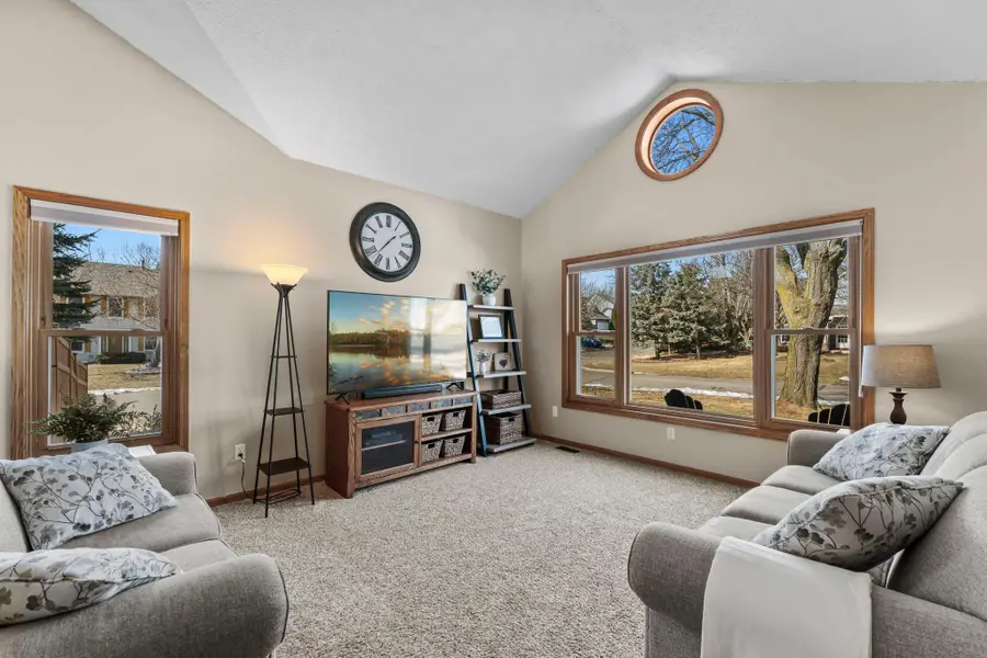 9425 Barrington Road, Woodbury, MN 55125 - #2