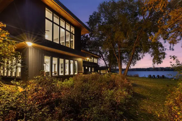 10 W Shore Road, Saint Paul, MN 55127