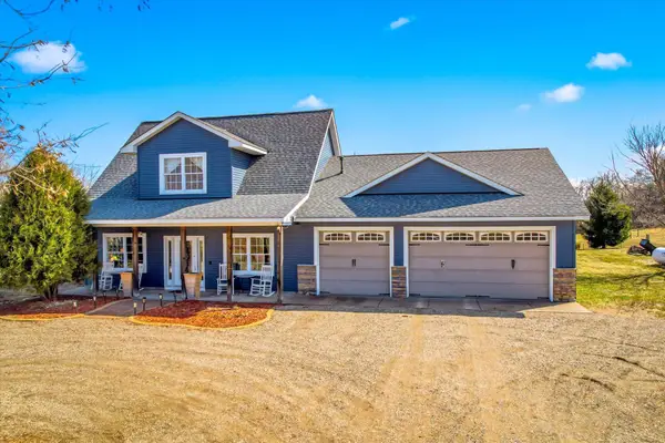 46461 Tucker Street Ne, Cambridge, MN 55008