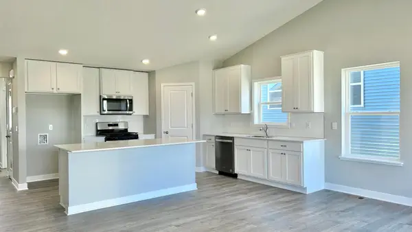 1613 Shasta Drive, Shakopee, MN 55379