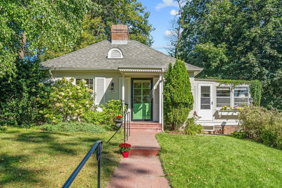 1205 Eleanor Avenue, Saint Paul, MN 55116 - #1