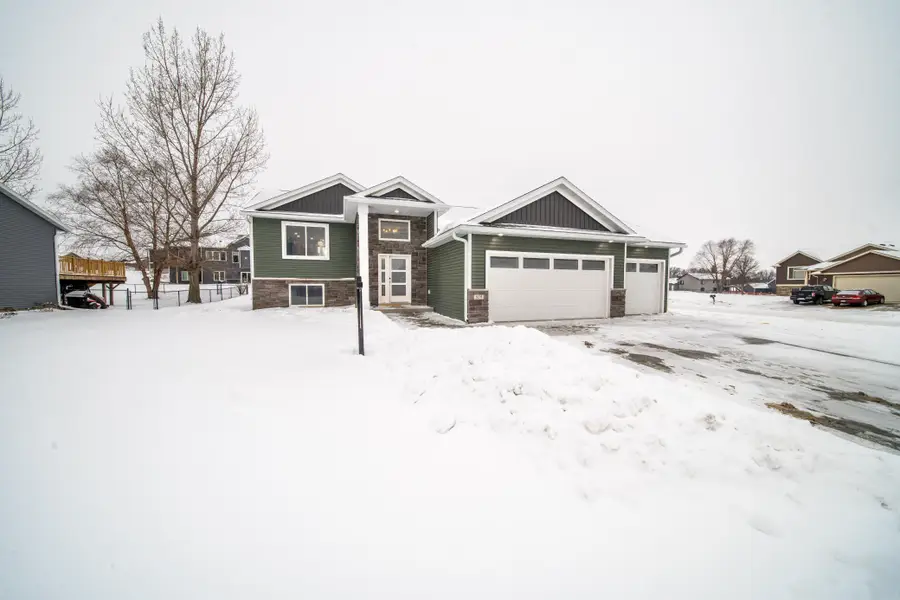809 5th Avenue Nw, Dodge Center, MN 55927 - #3