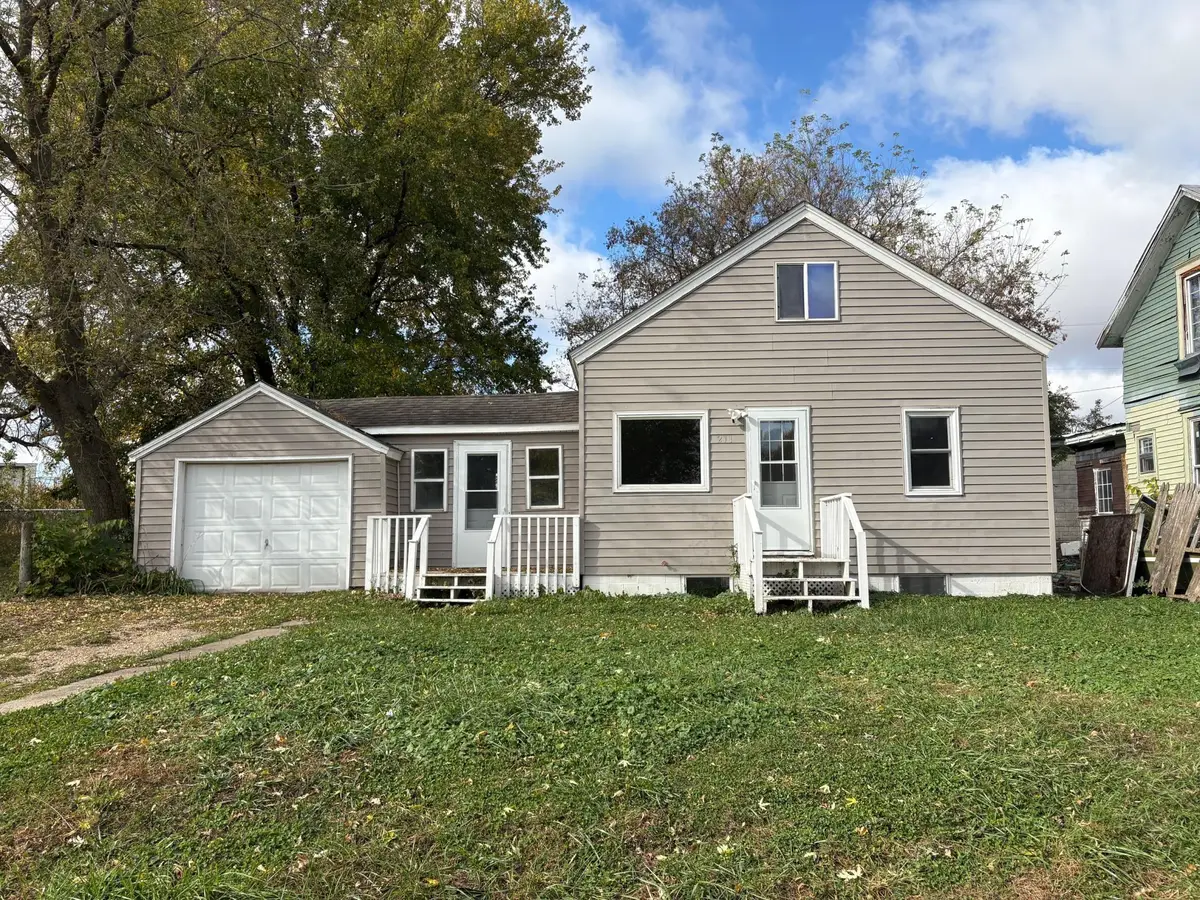 211 Clinton Street, Austin, MN 55912 - #1