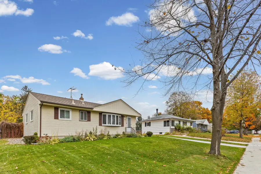 1040 3rd Street Nw, Saint Paul, MN 55112 - Image #2