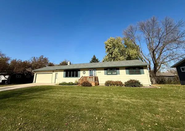 1318 W Chestnut Avenue, Olivia, MN 56277