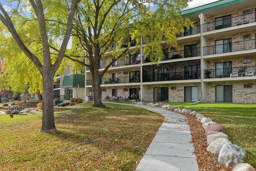 10501 Cedar Lake Road #206, Hopkins, MN 55305 - Image #2