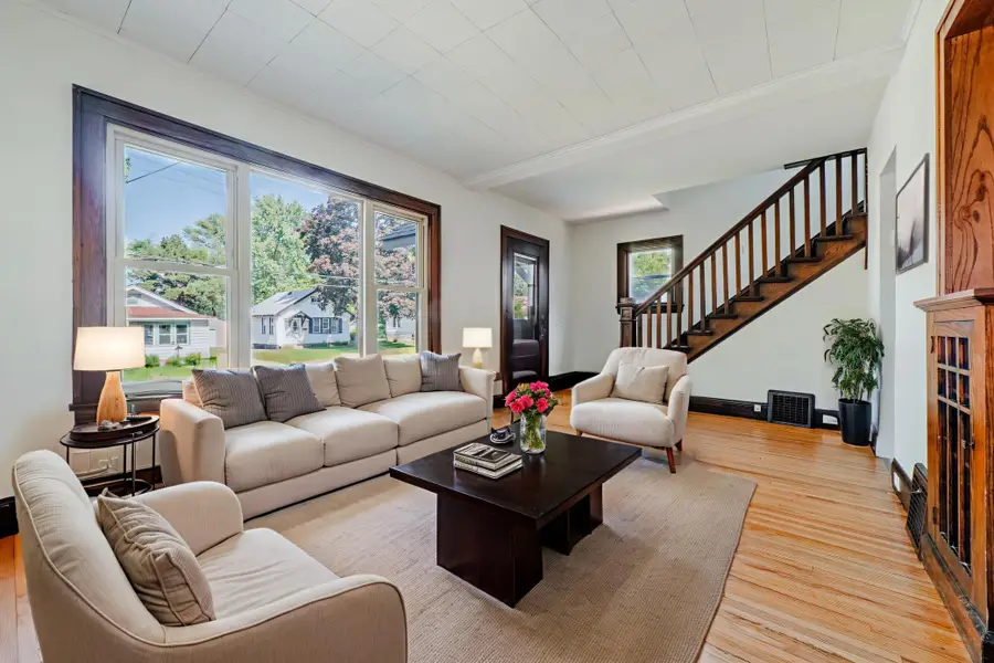 954 43rd Avenue Ne, Minneapolis, MN 55421 - Image #2