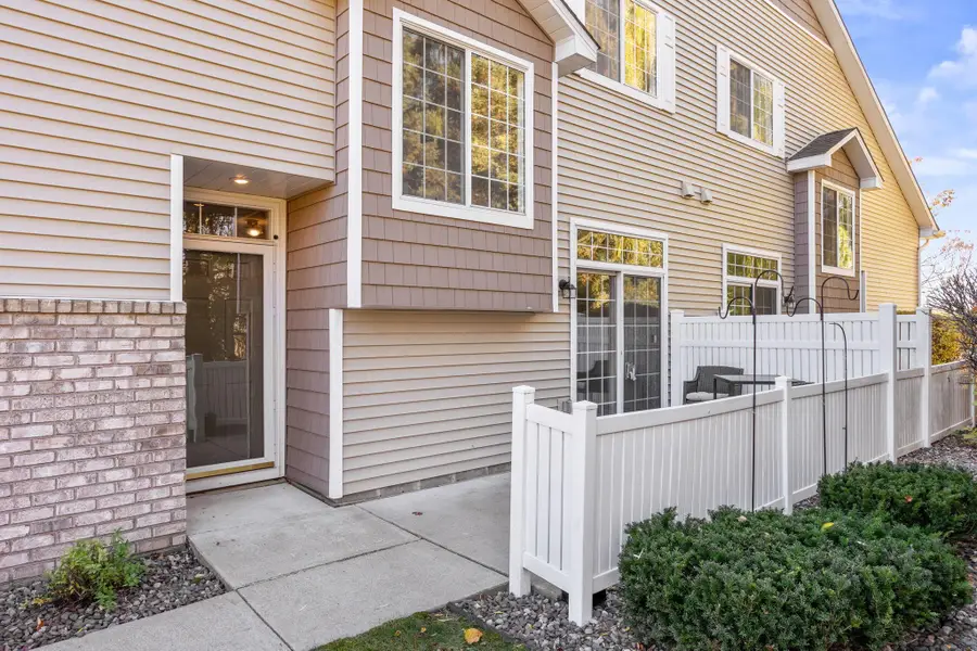 17914 Cobblestone Way, Eden Prairie, MN 55347 - Image #3