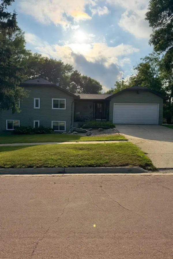 704 Miller Avenue, Windom, MN 56101