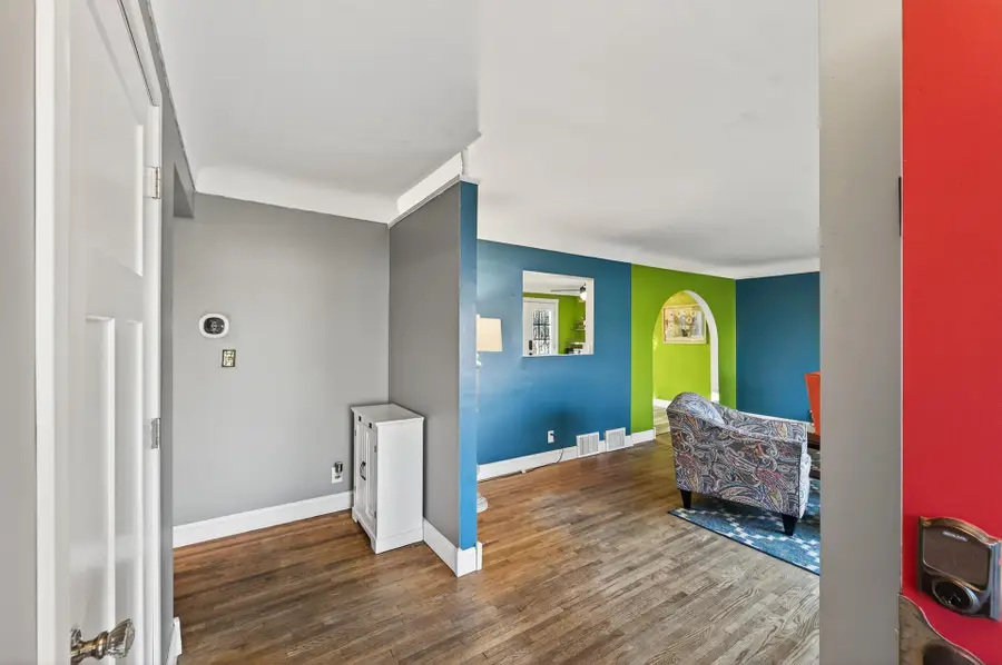 6413 Noble Avenue N, Minneapolis, MN 55429 - Image #2