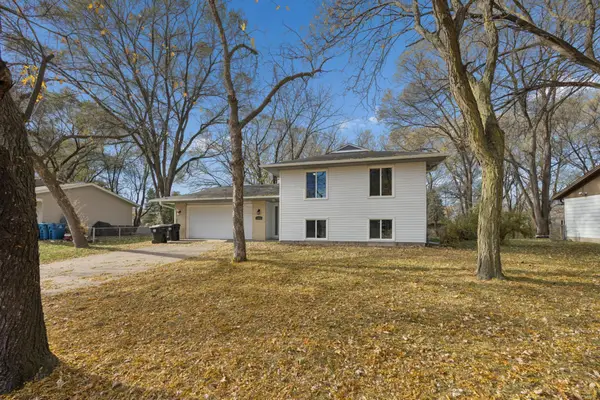 10648 Wren Street Nw, Minneapolis, MN 55433