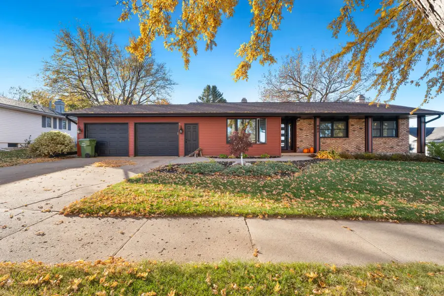 957 Miles Drive, Worthington, MN 56187 - Image #2