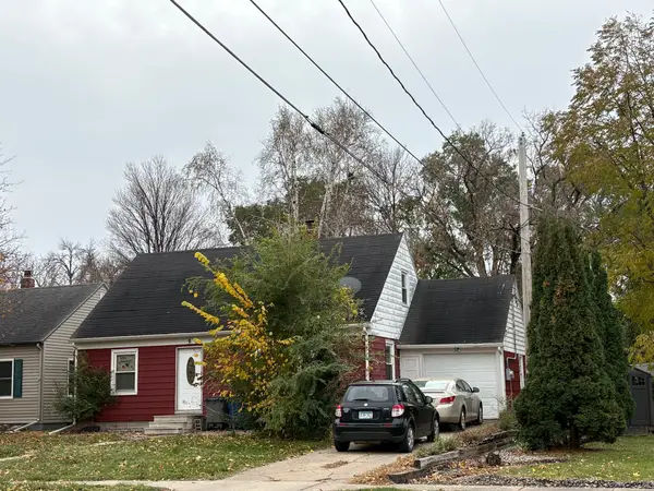 1313 10th Avenue S, Moorhead, MN 56560