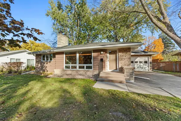 1306 Valders Avenue N, Golden Valley, MN 55427